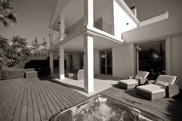 4 soveværelse Villa til salg i Marbella med swimmingpool garage - € 1.995.000 (Ref: 10065753)