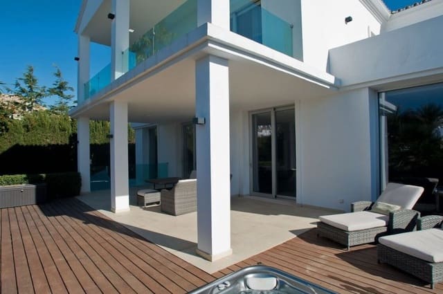 4 soveværelse Villa til salg i Marbella med swimmingpool garage - € 1.995.000 (Ref: 10065753)
