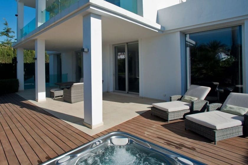 4 soveværelse Villa til salg i Marbella med swimmingpool garage - € 1.995.000 (Ref: 10065753)
