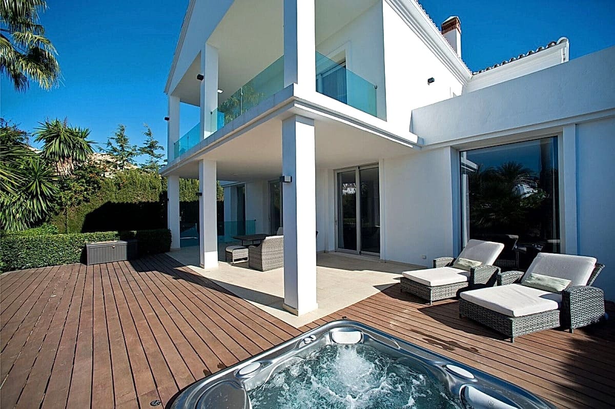 4 soveværelse Villa til salg i Marbella med swimmingpool garage - € 1.995.000 (Ref: 10065753)