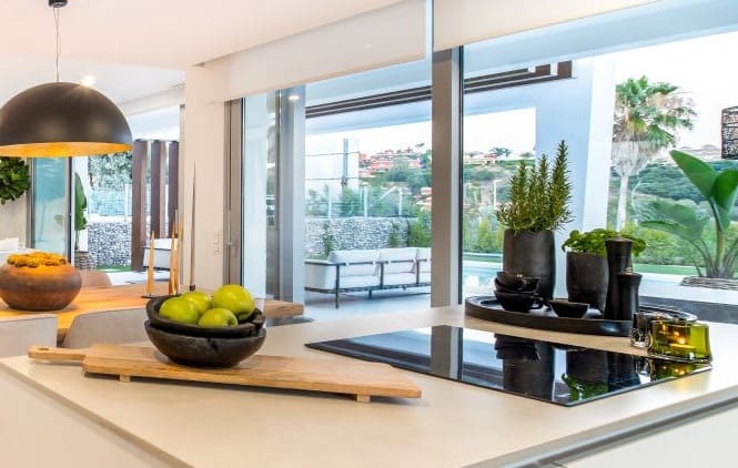 4 bedroom Villa for sale in Marbella with pool garage - € 2,150,000 (Ref: 10065779)