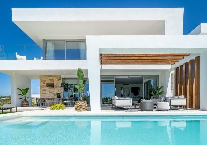 4 bedroom Villa for sale in Marbella with pool garage - € 2,150,000 (Ref: 10065779)