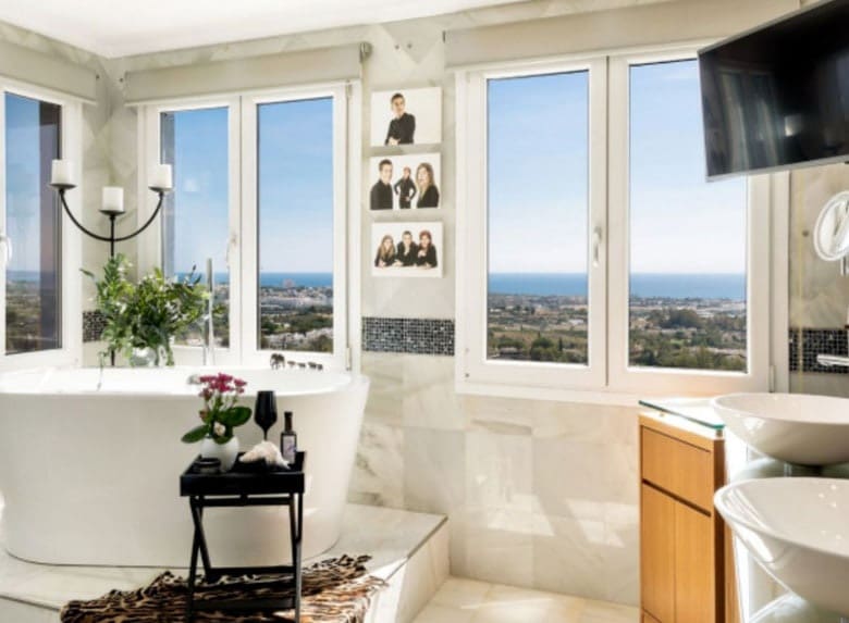5 bedroom Penthouse for sale in Benahavis with pool garage - € 1,250,000 (Ref: 10065791)