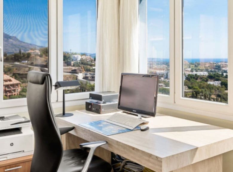5 bedroom Penthouse for sale in Benahavis with pool garage - € 1,250,000 (Ref: 10065791)