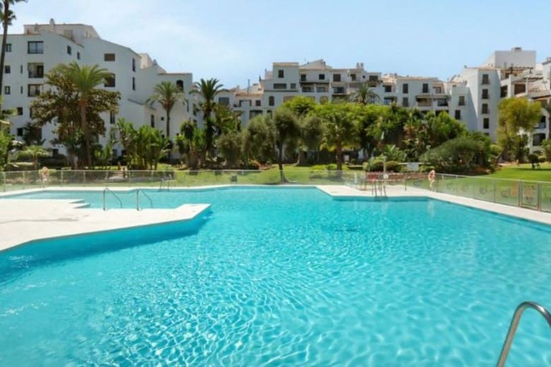 3 slaapkamer Appartement te koop in Puerto Banus met zwembad - € 695.000 (Ref: 10065793)