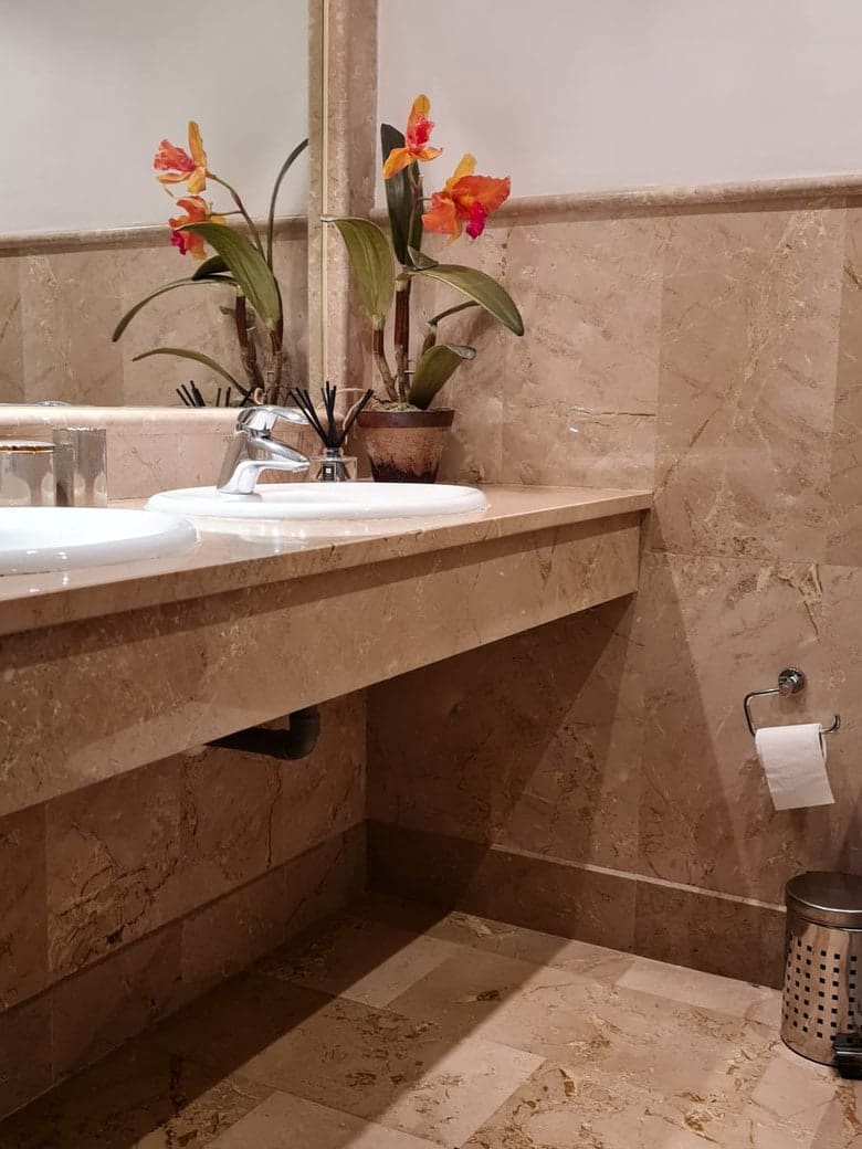 Apartamento de 2 habitaciones en Nueva Andalucia en venta con piscina garaje - 385.000 € (Ref: 10065794)