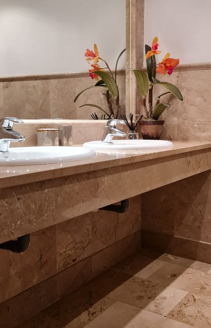 Apartamento de 2 habitaciones en Nueva Andalucia en venta con piscina garaje - 385.000 € (Ref: 10065794)