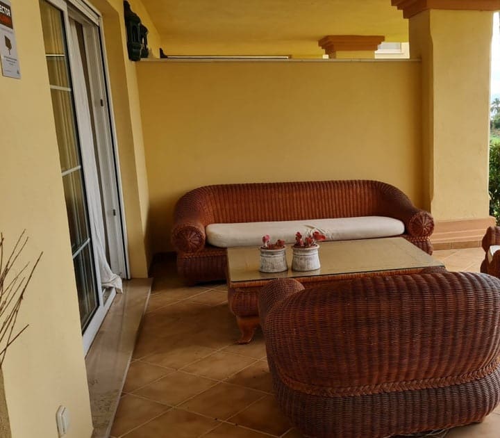 Apartamento de 2 habitaciones en Nueva Andalucia en venta con piscina garaje - 385.000 € (Ref: 10065794)