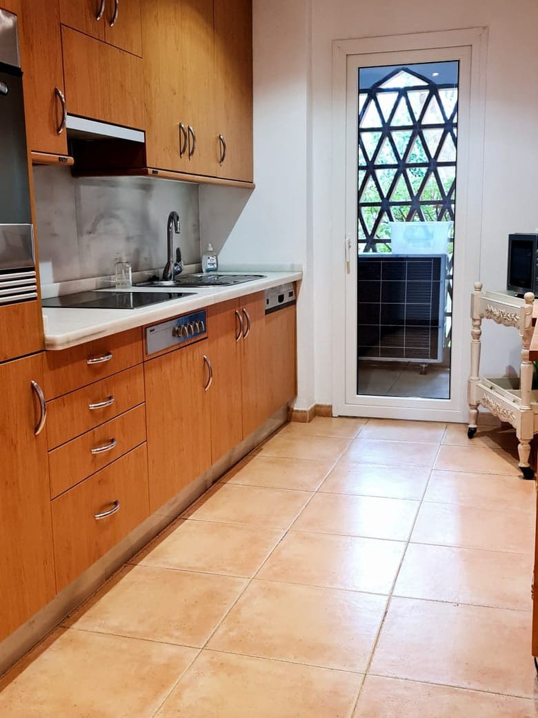 Apartamento de 2 habitaciones en Nueva Andalucia en venta con piscina garaje - 385.000 € (Ref: 10065794)