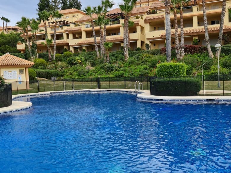 Apartamento de 2 habitaciones en Nueva Andalucia en venta con piscina garaje - 385.000 € (Ref: 10065794)