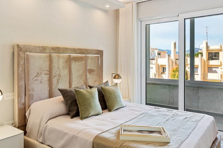 2 Zimmer Apartment zu verkaufen in Nueva Andalucia mit Pool Garage - 699.000 € (Ref: 10065812)