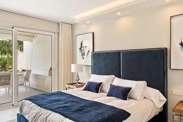 2 Zimmer Apartment zu verkaufen in Nueva Andalucia mit Pool Garage - 699.000 € (Ref: 10065812)