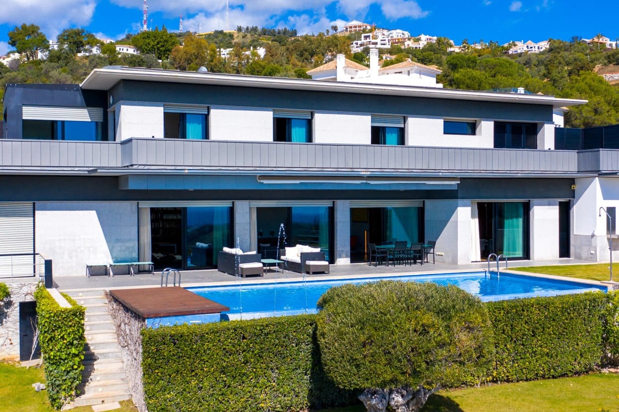 5 bedroom Villa for sale in Marbella with pool garage - € 3,500,000 (Ref: 10065814)