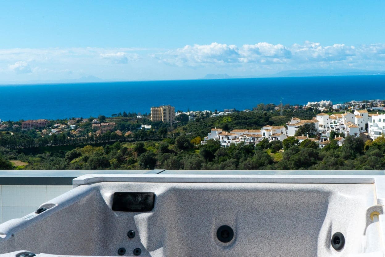 5 bedroom Villa for sale in Marbella with pool garage - € 3,500,000 (Ref: 10065814)