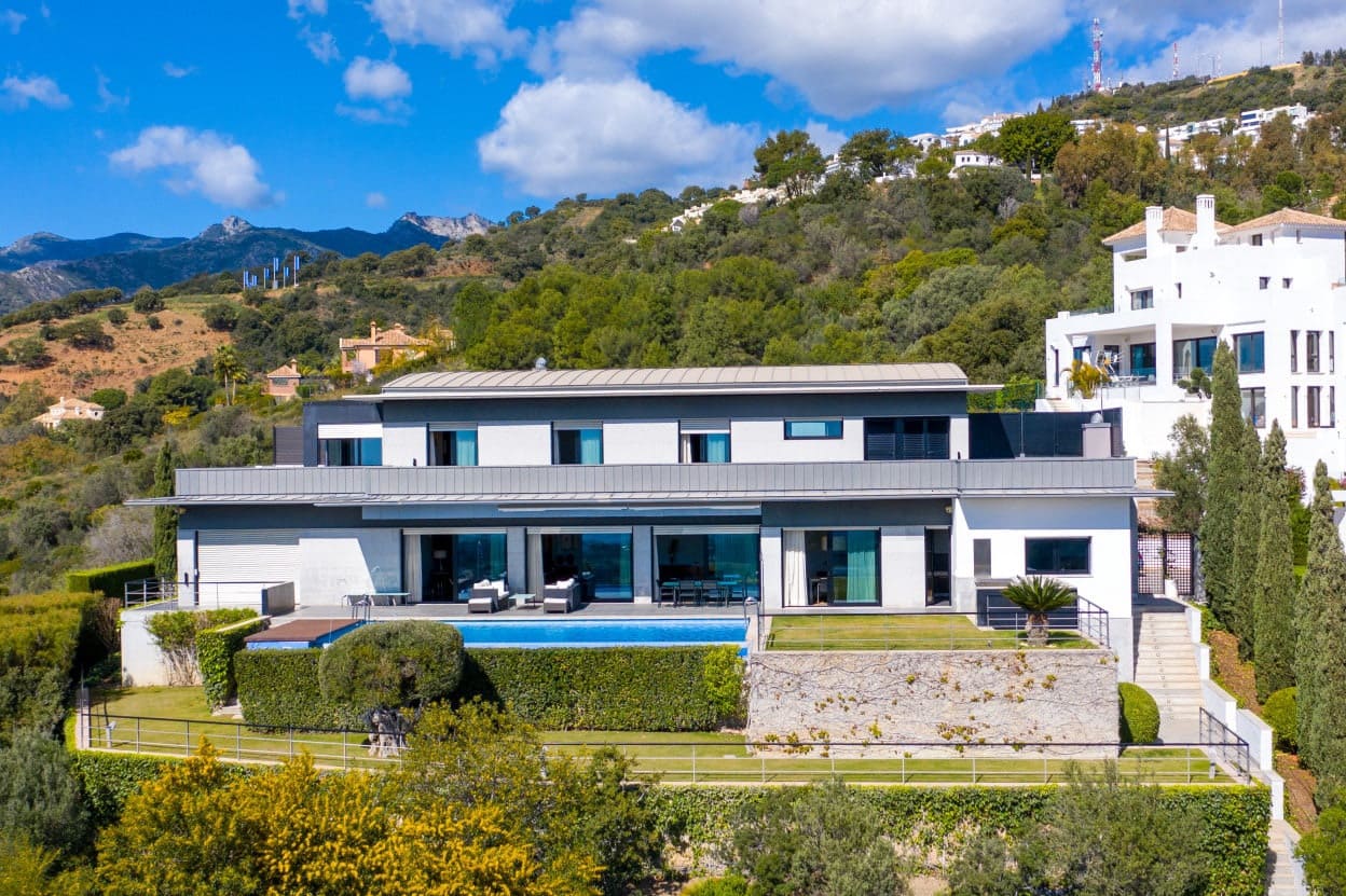 5 bedroom Villa for sale in Marbella with pool garage - € 3,500,000 (Ref: 10065814)
