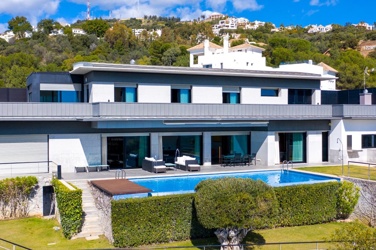5 bedroom Villa for sale in Marbella with pool garage - € 3,500,000 (Ref: 10065814)