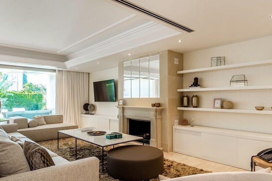 5 bedroom Villa for sale in Marbella with pool garage - € 1,995,000 (Ref: 10065841)