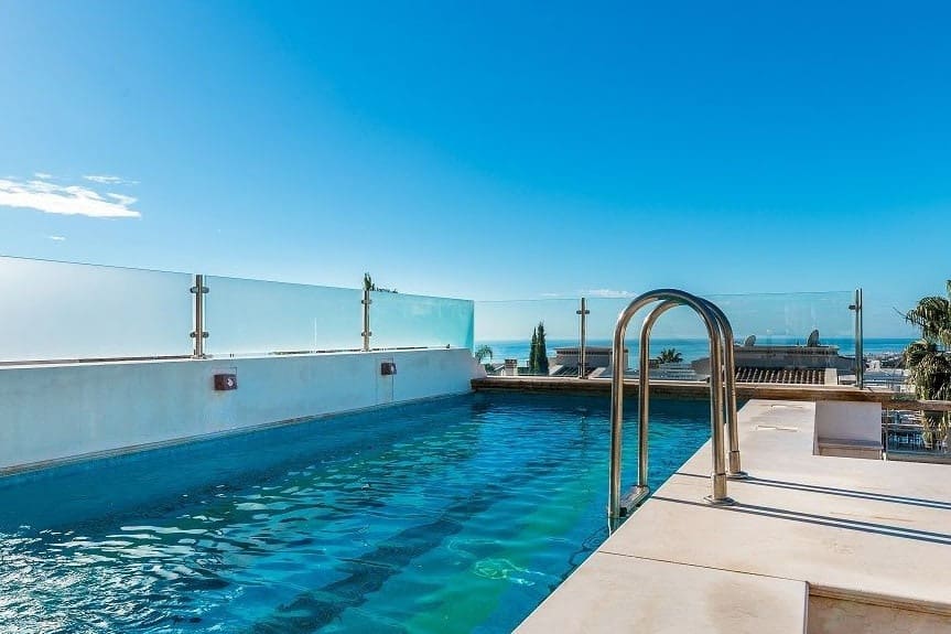 5 bedroom Villa for sale in Marbella with pool garage - € 1,995,000 (Ref: 10065841)