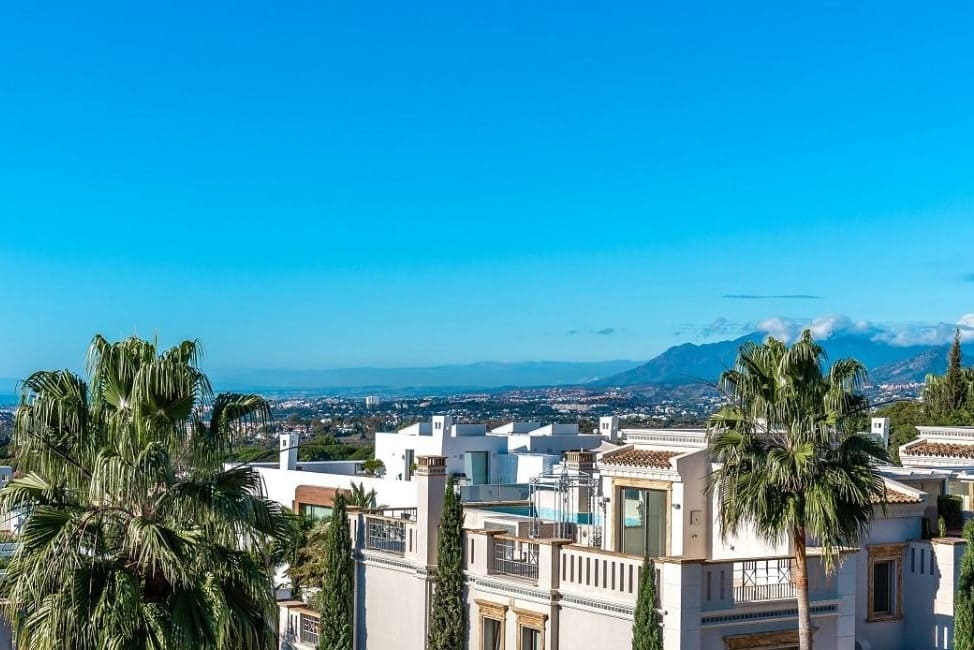 5 bedroom Villa for sale in Marbella with pool garage - € 1,995,000 (Ref: 10065841)