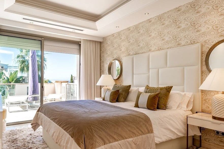 5 bedroom Villa for sale in Marbella with pool garage - € 1,995,000 (Ref: 10065841)
