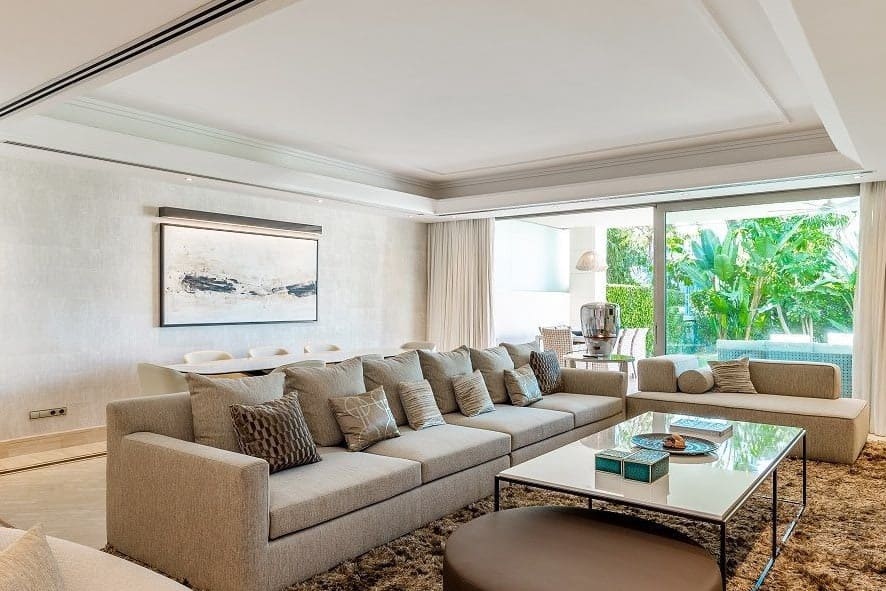5 bedroom Villa for sale in Marbella with pool garage - € 1,995,000 (Ref: 10065841)