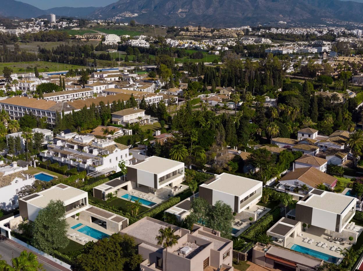 4 bedroom Villa for sale in Marbella with pool garage - € 2,495,000 (Ref: 10065848)