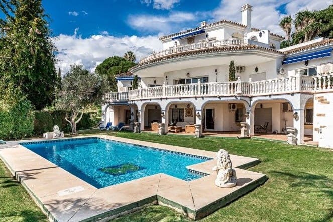 7 slaapkamer Villa te koop in Marbella met zwembad garage - € 1.990.000 (Ref: 10065871)