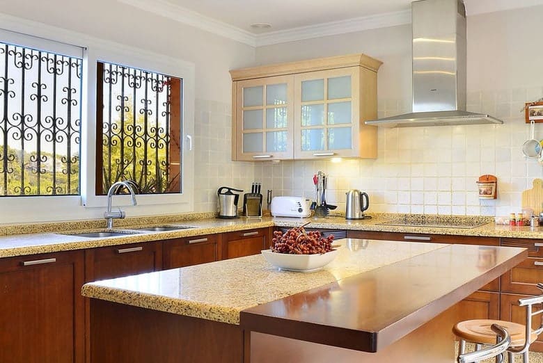 4 soveværelse Villa til salg i Nueva Andalucia med swimmingpool garage - € 1.700.000 (Ref: 10065900)