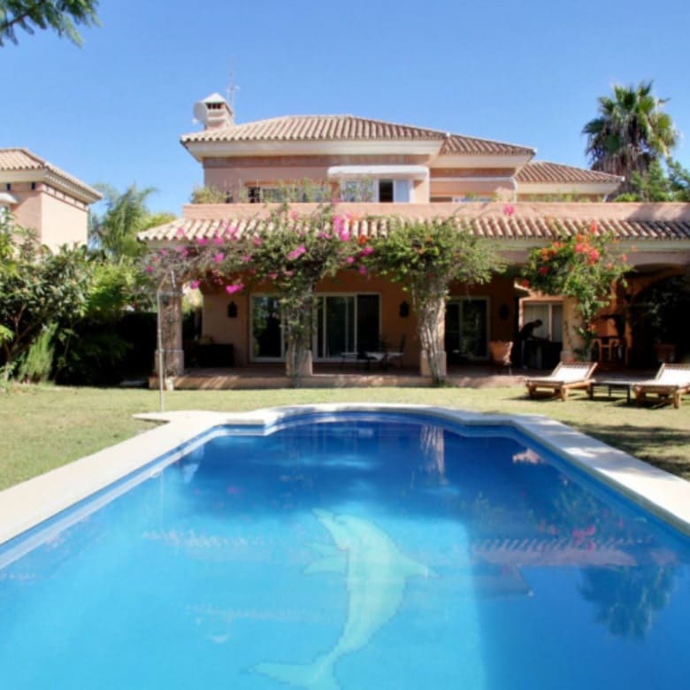 4 soveværelse Villa til salg i Nueva Andalucia med swimmingpool garage - € 1.700.000 (Ref: 10065900)