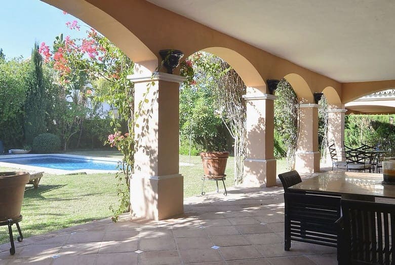 4 soveværelse Villa til salg i Nueva Andalucia med swimmingpool garage - € 1.700.000 (Ref: 10065900)