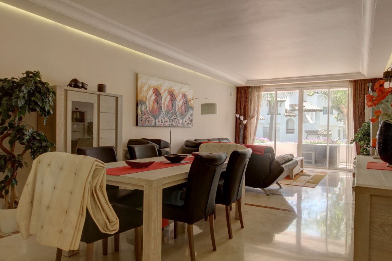 2 bedroom Apartment for sale in Marbella with pool garage - € 780,000 (Ref: 10065917)