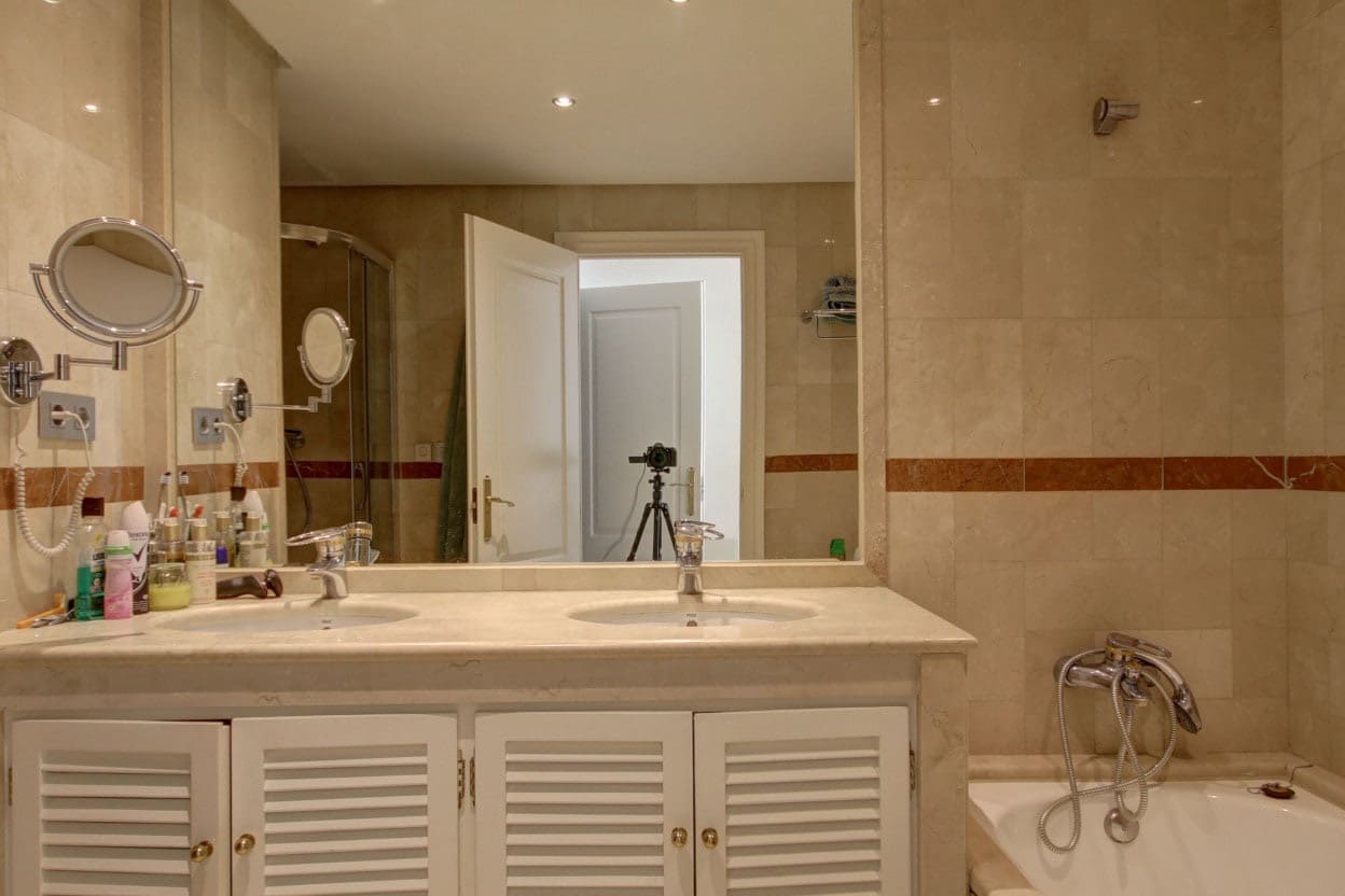 2 bedroom Apartment for sale in Marbella with pool garage - € 780,000 (Ref: 10065917)