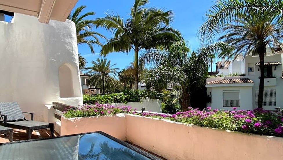 2 bedroom Apartment for sale in Marbella with pool garage - € 780,000 (Ref: 10065917)