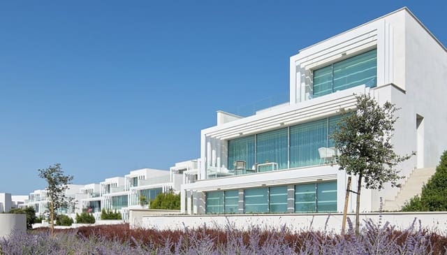 3 soveværelse Villa til salg i Sotogrande, San Roque med swimmingpool garage - € 516.000 (Ref: 10065947)