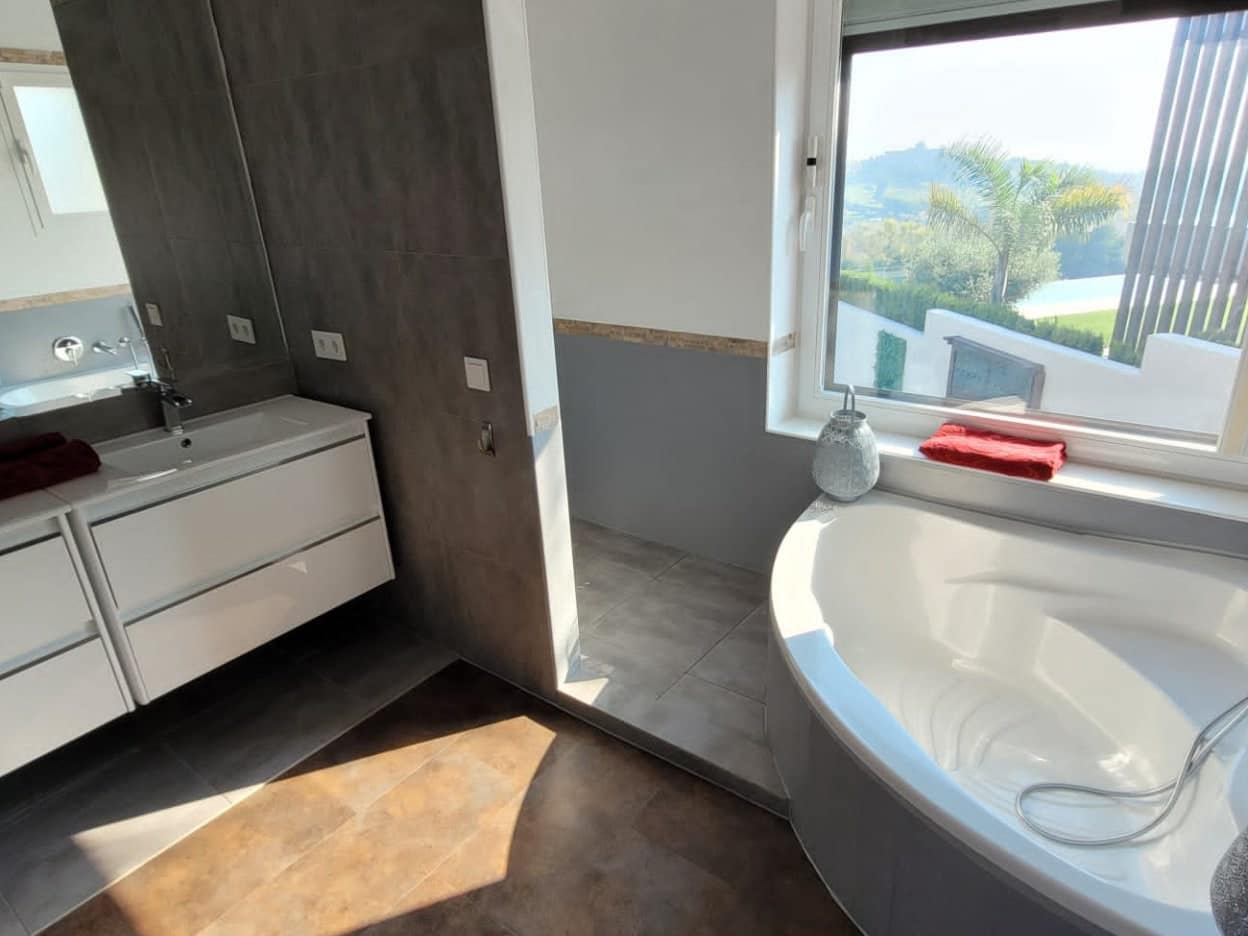 Chalet de 4 habitaciones en Benahavís en venta con piscina garaje - 1.850.000 € (Ref: 10065964)