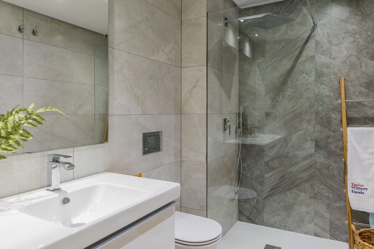 3 bedroom Apartment for sale in Benahavis with pool garage - € 473,000 (Ref: 10065982)