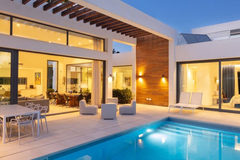 4 soveværelse Villa til salg i Estepona med swimmingpool garage - € 1.495.000 (Ref: 10065989)