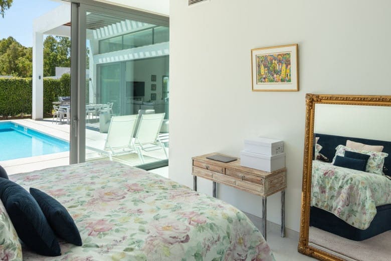 4 soveværelse Villa til salg i Estepona med swimmingpool garage - € 1.495.000 (Ref: 10065989)