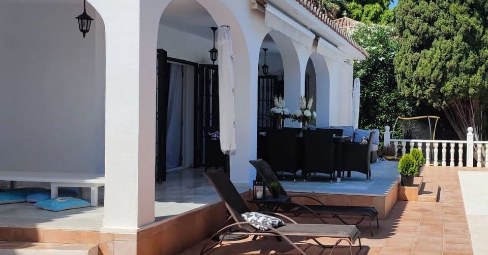 4 sypialnia Willa na sprzedaż w Nueva Andalucia z basenem garażem - 1 600 000 € (Ref: 10065992)