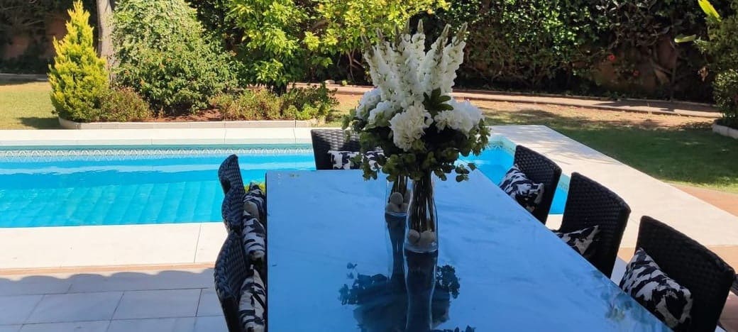 4 sypialnia Willa na sprzedaż w Nueva Andalucia z basenem garażem - 1 600 000 € (Ref: 10065992)