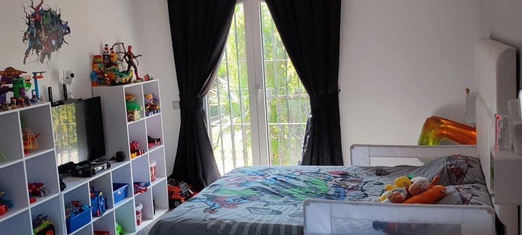 4 sypialnia Willa na sprzedaż w Nueva Andalucia z basenem garażem - 1 600 000 € (Ref: 10065992)