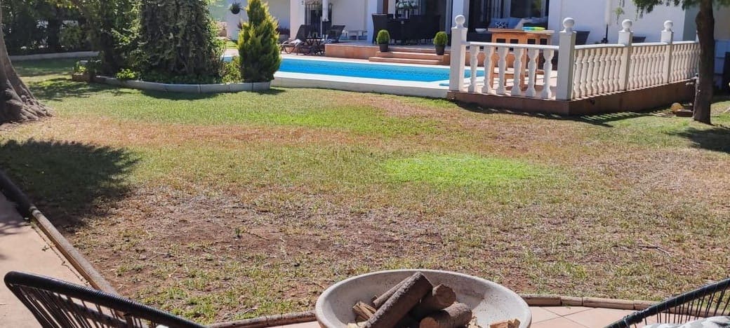 4 sypialnia Willa na sprzedaż w Nueva Andalucia z basenem garażem - 1 600 000 € (Ref: 10065992)