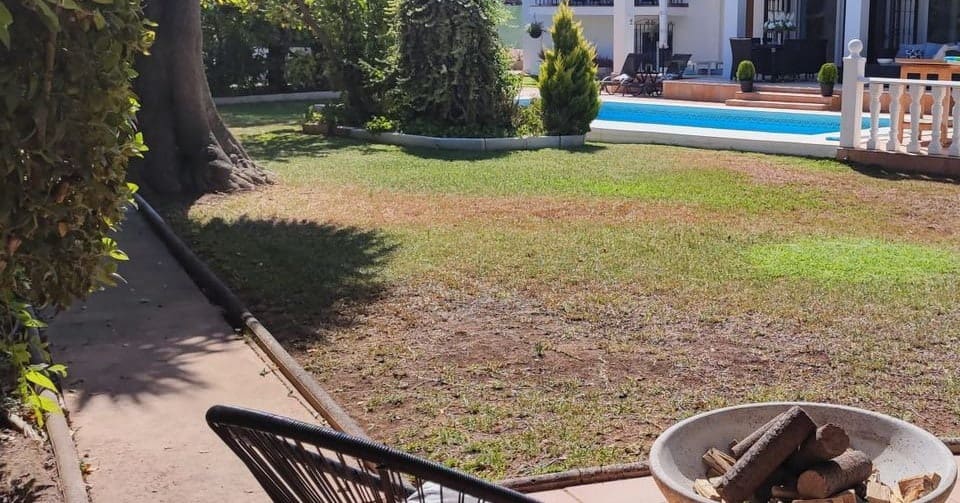 4 sypialnia Willa na sprzedaż w Nueva Andalucia z basenem garażem - 1 600 000 € (Ref: 10065992)