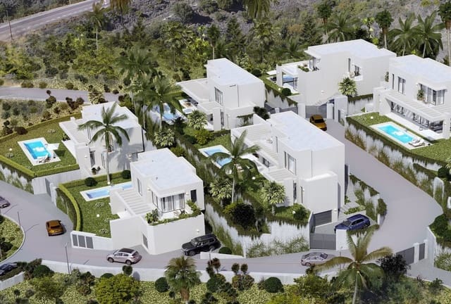 Chalet de 4 habitaciones en Mijas Costa, Mijas en venta con piscina garaje - 1.495.000 € (Ref: 10065996)