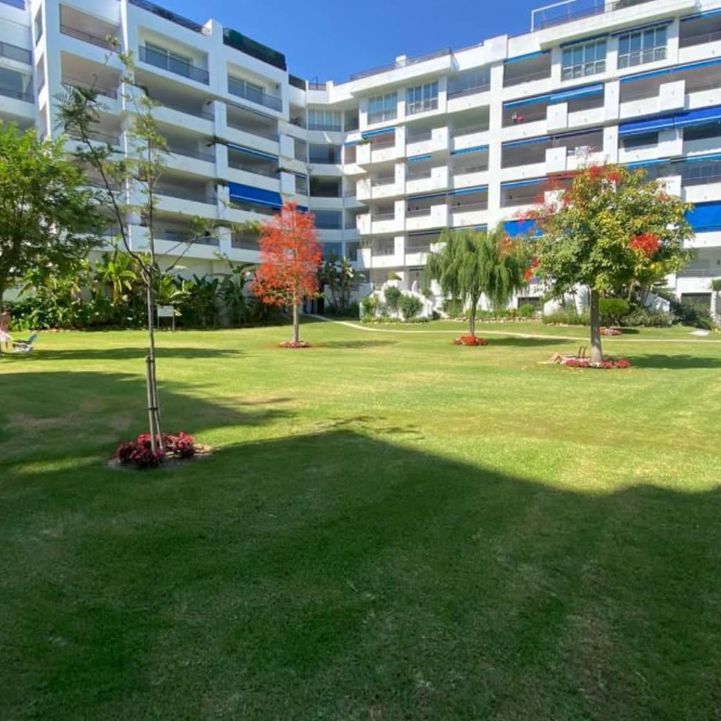 2 slaapkamer Appartement te koop in Puerto Banus met zwembad garage - € 585.000 (Ref: 10066010)