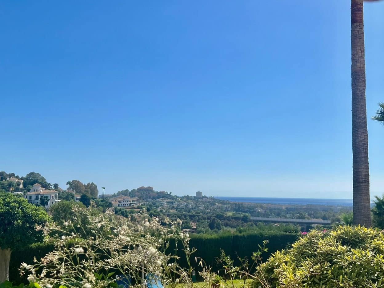 3 Zimmer Apartment zu verkaufen in La Quinta mit Pool Garage - 750.000 € (Ref: 10066027)