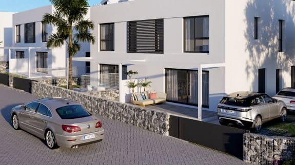 4 bedroom Villa for sale in Marbella with pool garage - € 388,000 (Ref: 10066031)