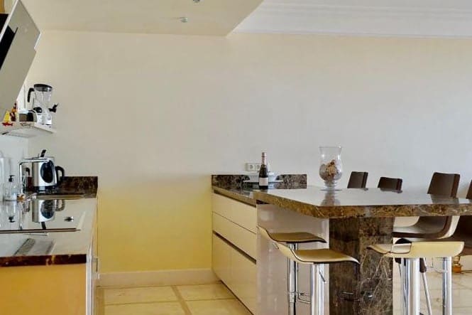 3 soverom Leilighet til salgs i Estepona med svømmebasseng garasje - € 1 495 000 (Ref: 10066032)