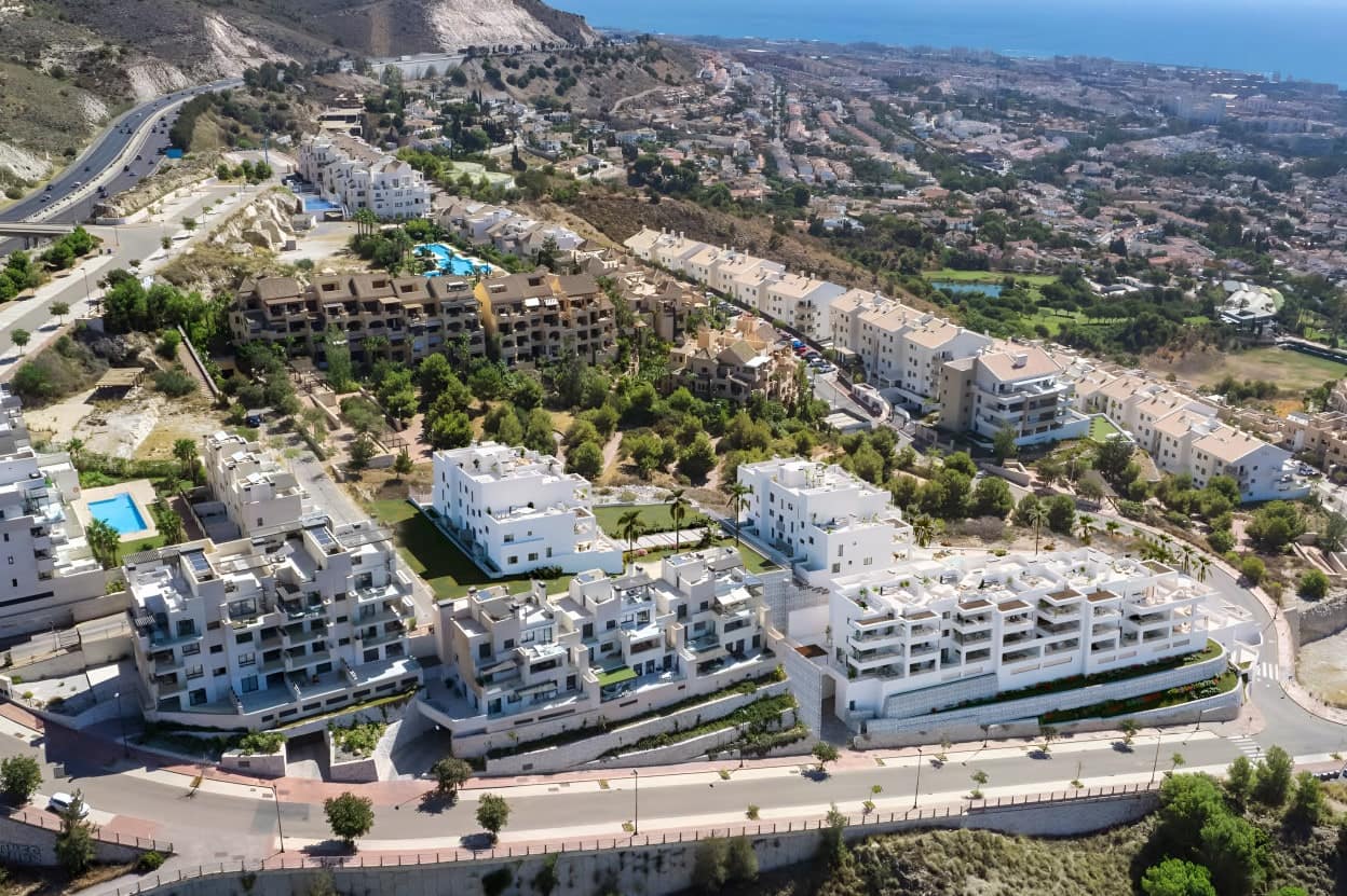 2 bedroom Apartment for sale in Benalmadena with pool garage - € 325,000 (Ref: 10066073)