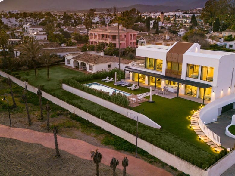 5 slaapkamer Villa te koop in Estepona met zwembad garage - € 4.900.000 (Ref: 10066076)